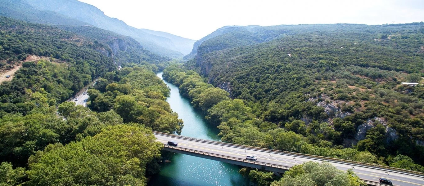 «Μαγικό» τοπίο: Η παραμυθένια κοιλάδα της Ελλάδας μήκους 10 χιλιομέτρων